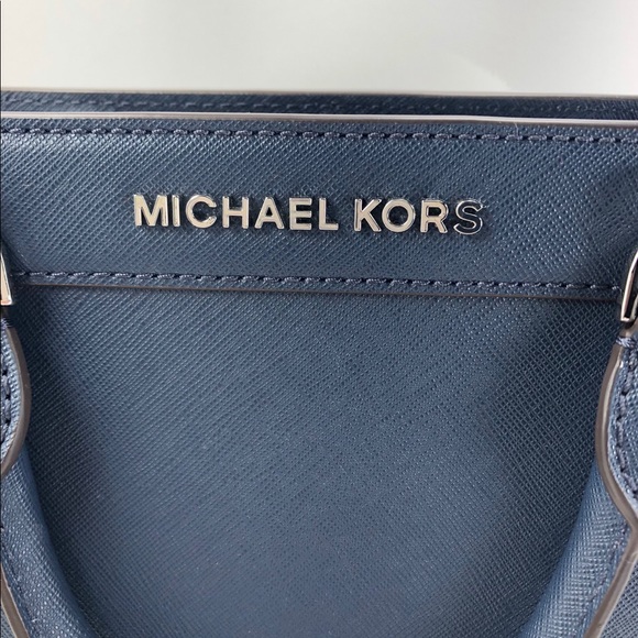 ✨BRAND NEW Michael Kors Small Selma Purse✨ - Picture 2 of 8